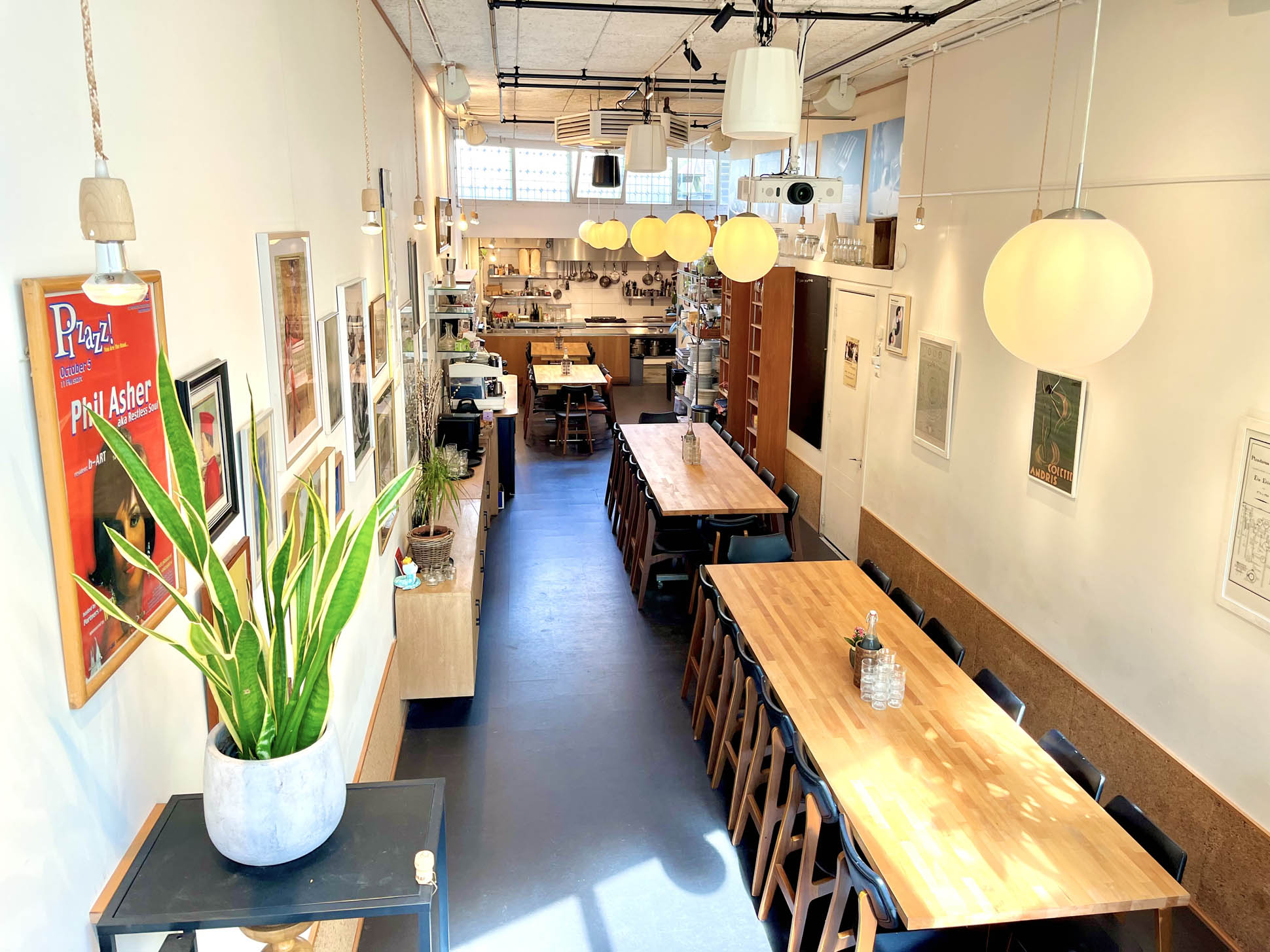 Sfeervolle vergaderruimte van The Meeting Room in Amsterdam